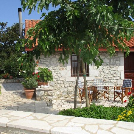 Stone House In A Quiet Landscape, Leonidion Villa Luaran gambar