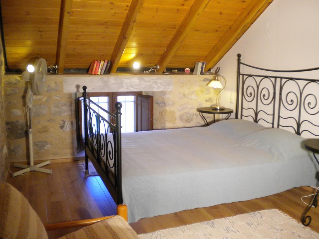 Stone House In A Quiet Landscape, Leonidion Villa Luaran gambar