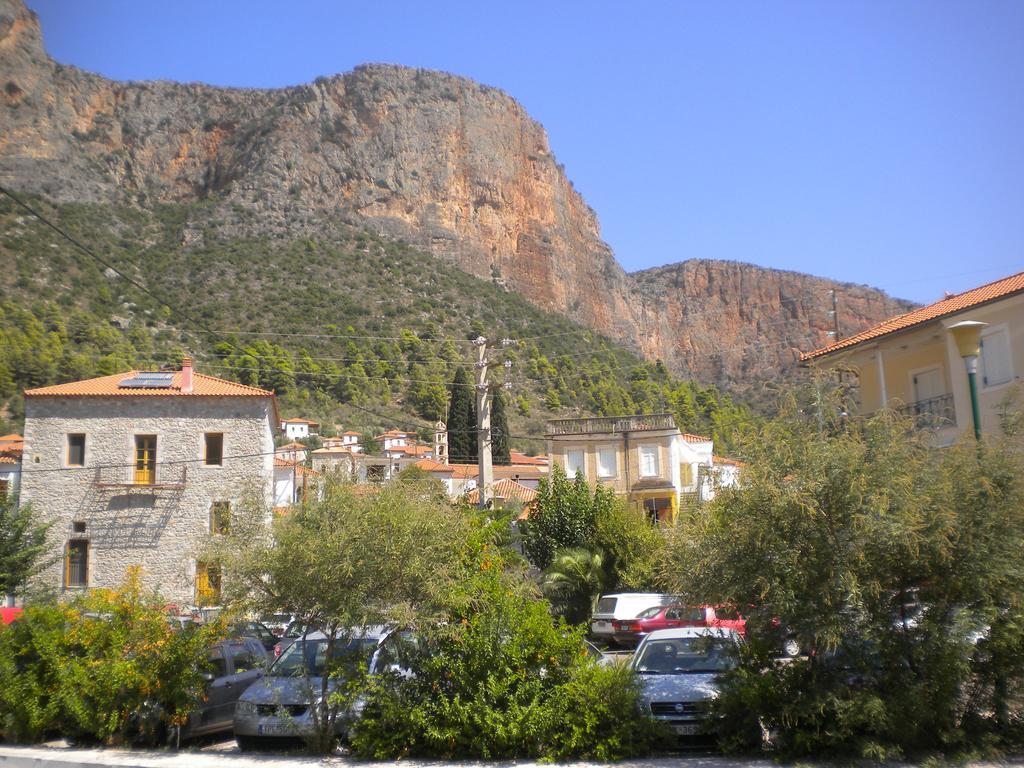Stone House In A Quiet Landscape, Leonidion Villa Luaran gambar