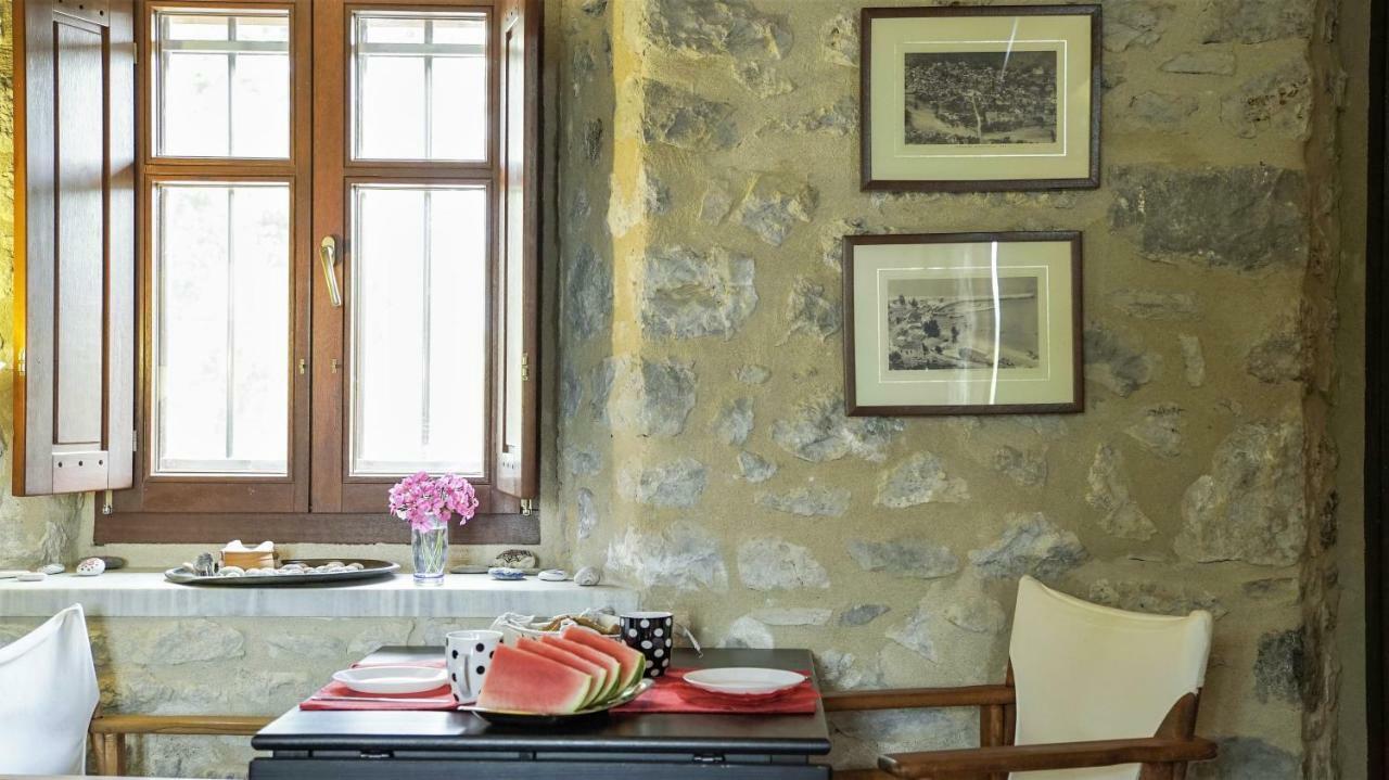 Stone House In A Quiet Landscape, Leonidion Villa Luaran gambar