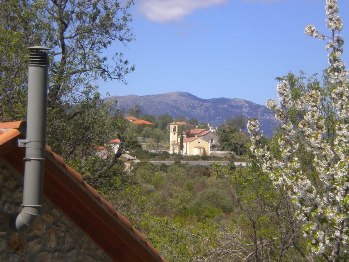 Stone House In A Quiet Landscape, Leonidion Villa Luaran gambar