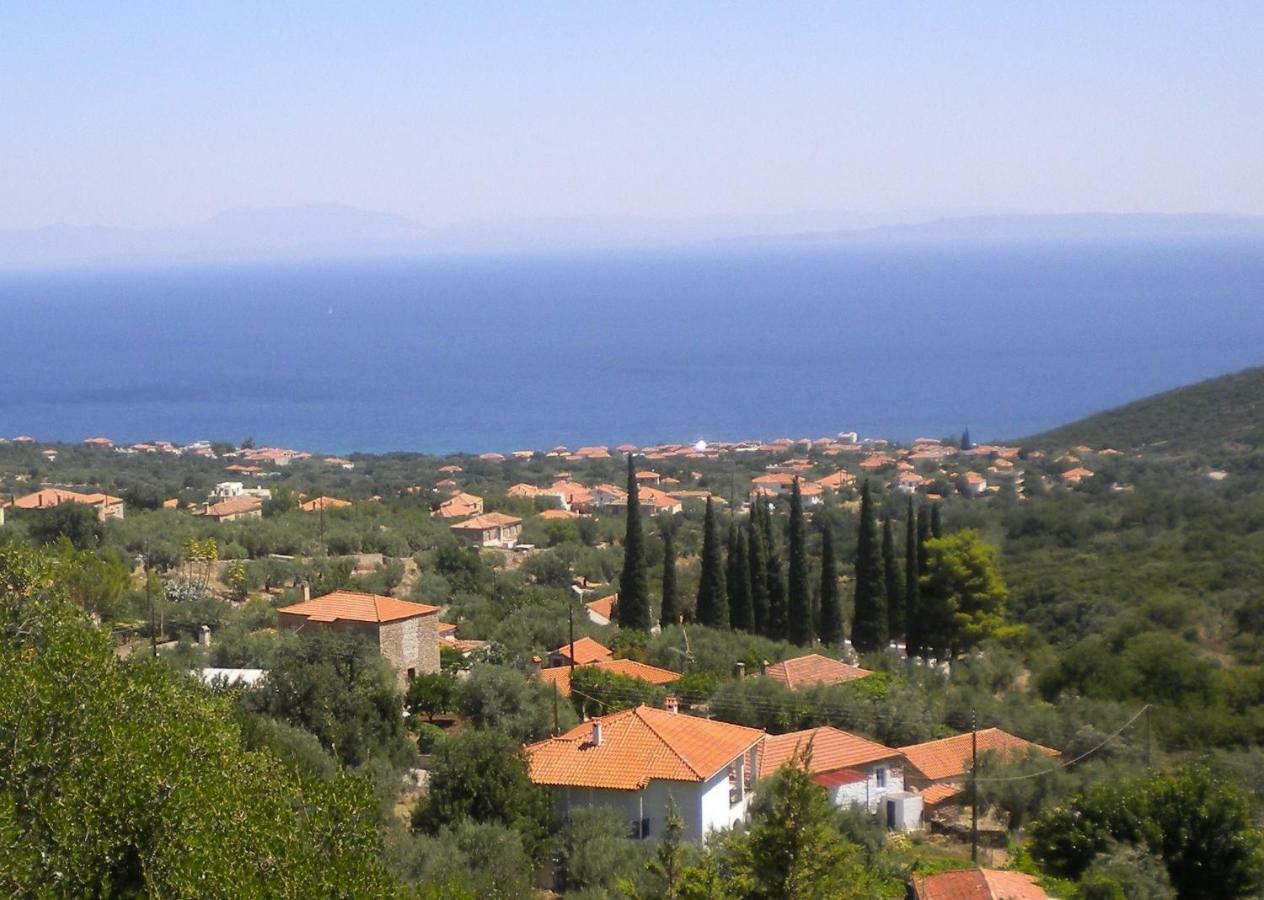 Stone House In A Quiet Landscape, Leonidion Villa Luaran gambar