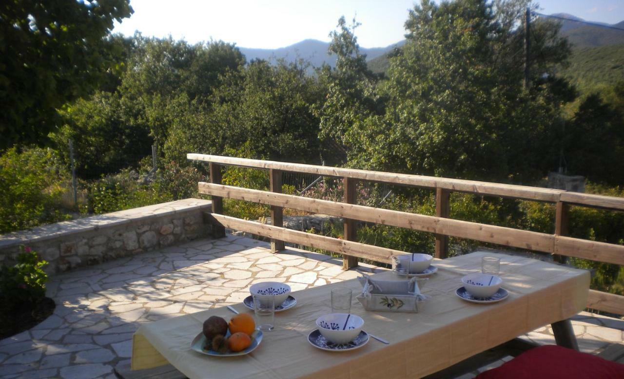 Stone House In A Quiet Landscape, Leonidion Villa Luaran gambar